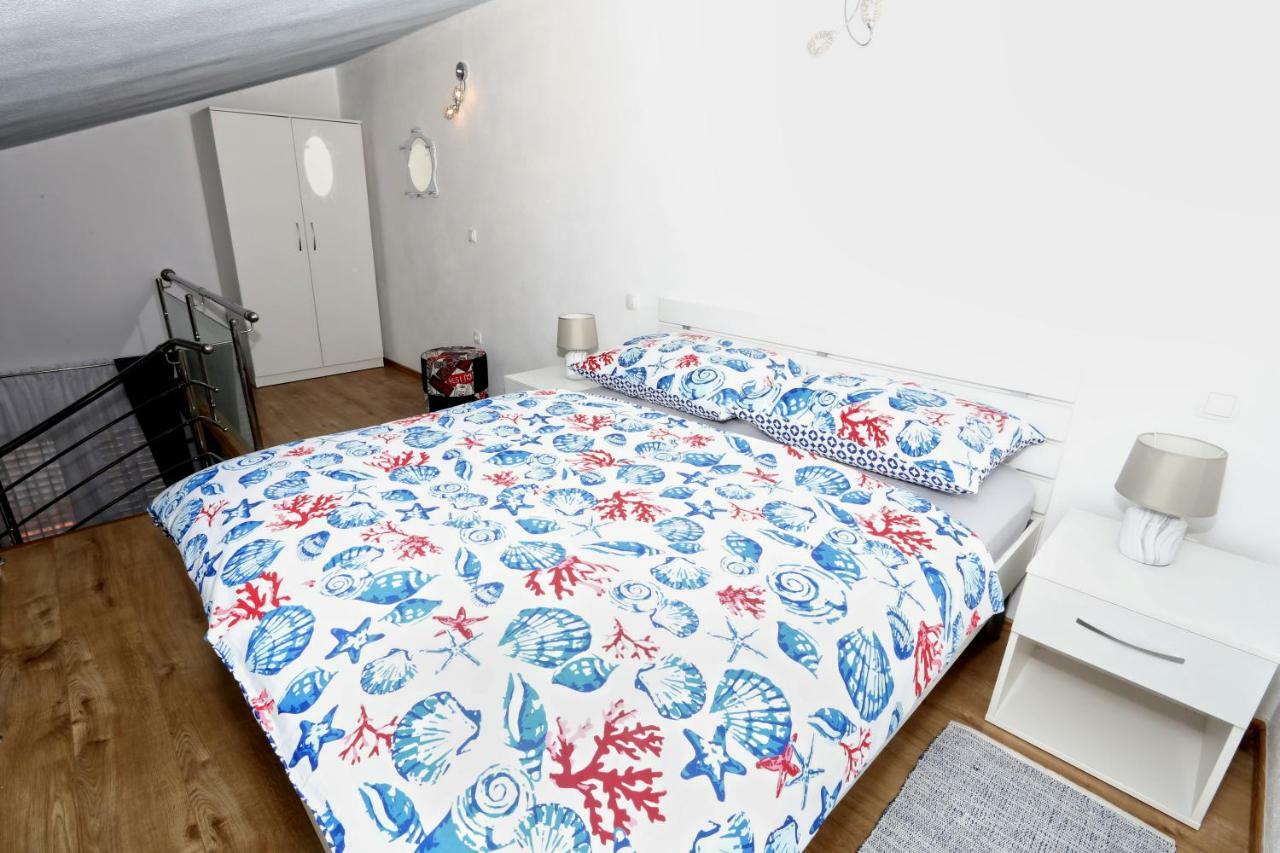Apartman Kristian Trogir Exterior foto
